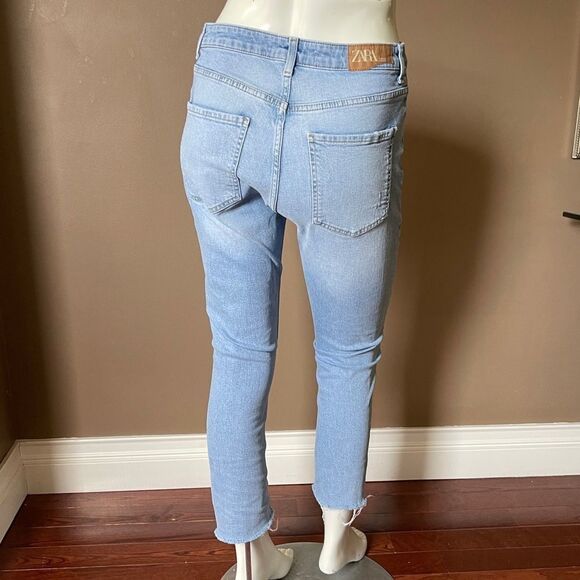 Zara Distressed Cropped jeans - Picture 2 of 3